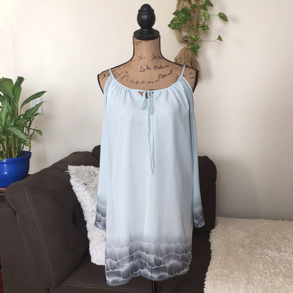 Bojo cold shoulder bell long sleeve top 🖤💙🖤